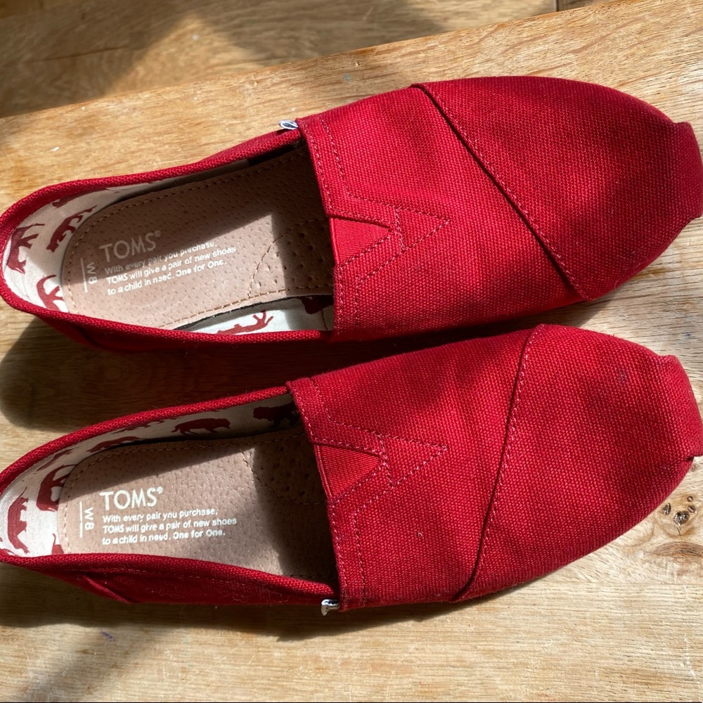 Toms Red Canvas Women’s Classics Size 8